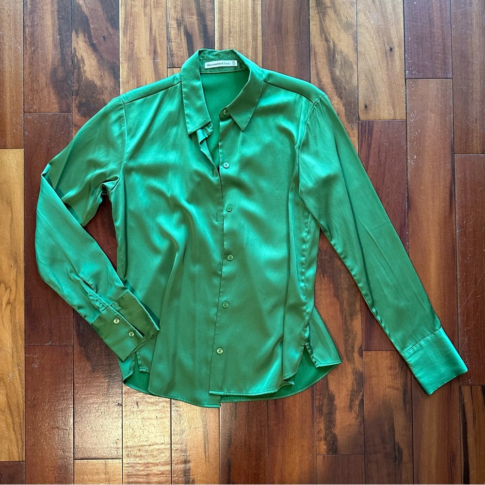 ✨ Abercrombie Satin Shirt ✨